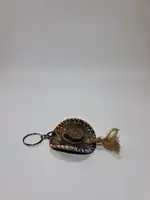 llavero de sombrero